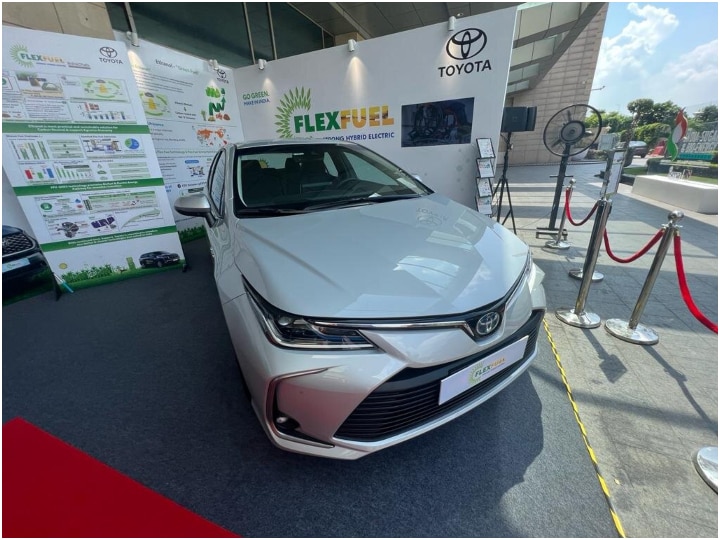 toyota-corolla-flex-fuel:-देखिए-टोयोटा-कोरोला-फ्लेक्स-फ्यूल-हाइब्रिड-की-पहली-झलक,-घटेगी-लागत,-कम-होगा-उत्सर्जन