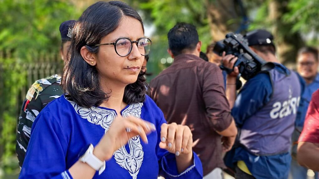 swati-maliwal-assault-case:-नहीं…मैडम…-नहीं,-तुम्‍हारी-नौकरी-खाऊंगी…ये-गंजा-@#$@%!-cm-हाउस-के-अंदर-स्‍वाति-मालीवाल-के-वीडियो-की-पूरी-कहानी