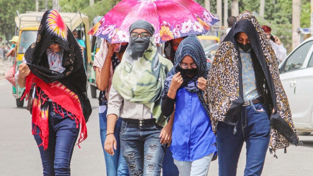 heatwave-in-india:-दिल्ली-यूपी-पंजाब-के-लिए-हीटवेव-का-‘रेड-अलर्ट’!-जानें-ये-क्या-है-और-imd-कैसे-करता-है-जारी