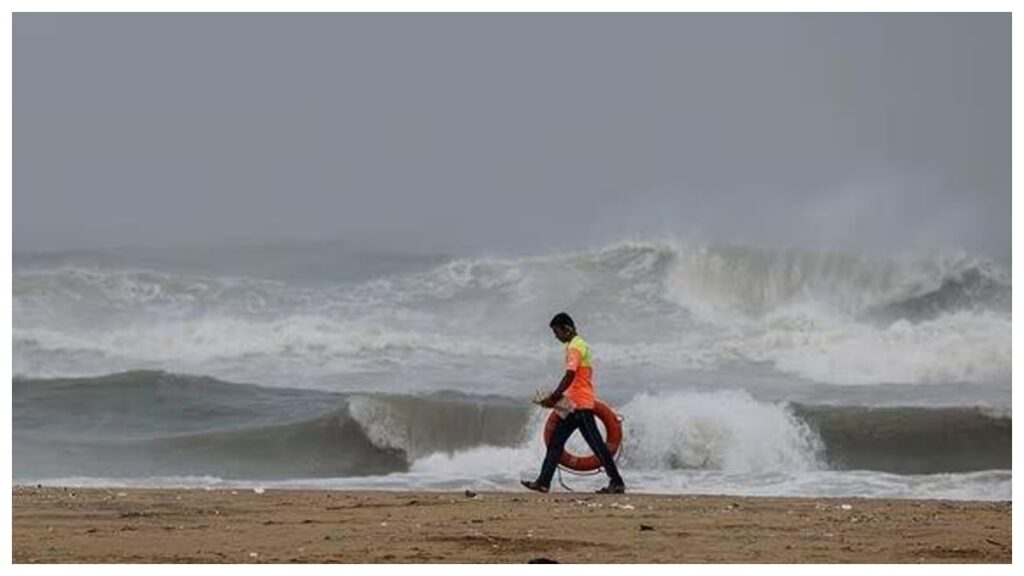 cyclone-remal:-तबाही-मचाने-तेज-रफ्तार-से-आ-रहा-चक्रवाती-तूफान-‘रेमल’,-imd-ने-इन-राज्यों-के-लिए-जारी-किया-अलर्ट