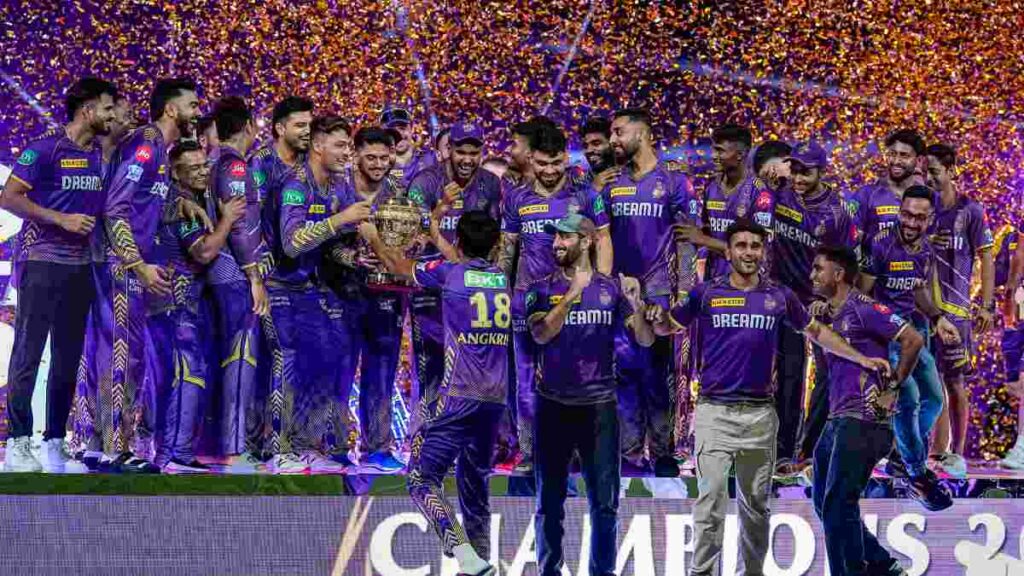 photos:-ipl-2024-का-खिताब-जीतने-के-बाद-जश्न-में-डूबी-kkr,-खिलाड़ियों-ने-जमकर-किया-डांस