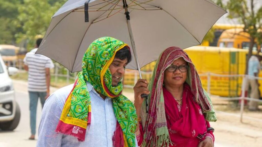 heatwave:-उफ्फ-ये-चिलचिलाती-गर्मी!-लू-से-बिहार-में-14-तो-झारखंड-में-28-की-गई-जान,-देखें-कैसे-यूपी-से-mp-तक-चढ़ता-पारा-कर-रहा-परेशान