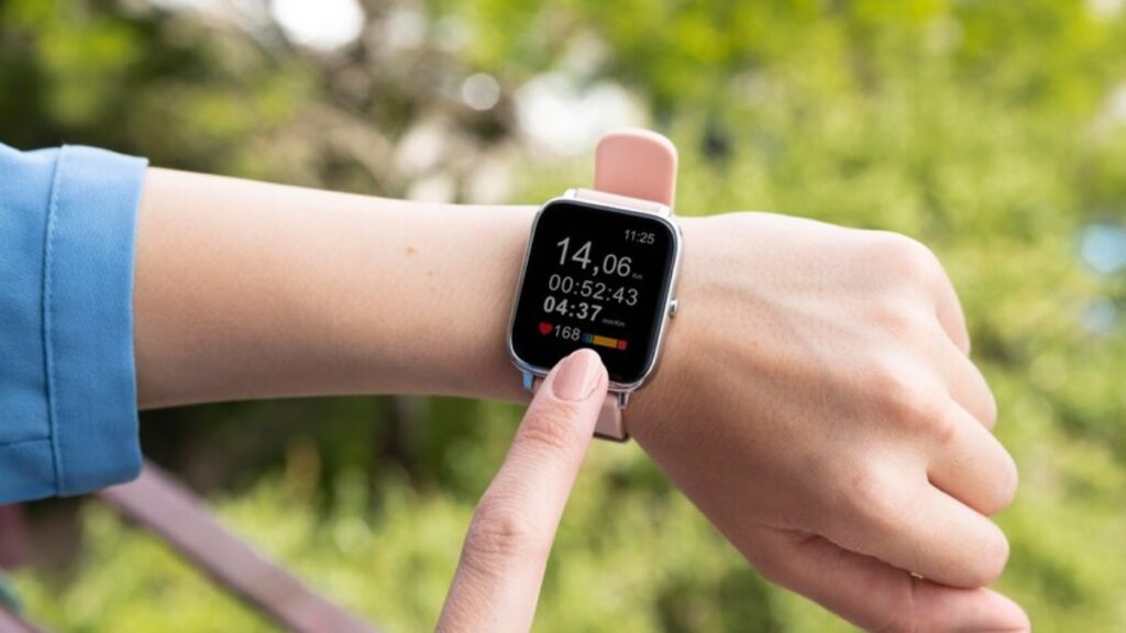 best-smart-watches-under-1000:-1-हजार-रुपये-से-भी-कम-में-खरीद-सकते-हैं-ये-स्मार्टवॉच,-फीचर्स-भी-धांसू